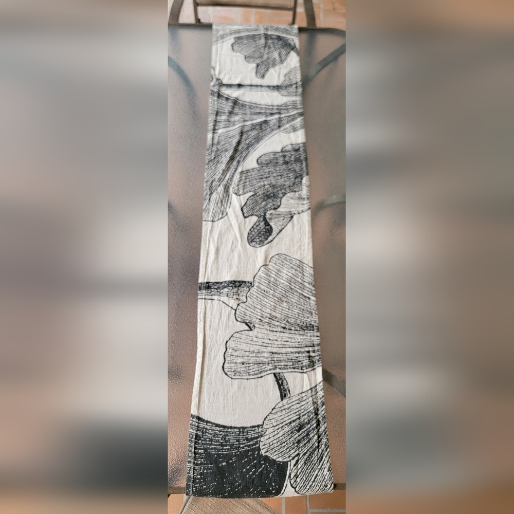 Simrin Black &Tan 86"×14" Linen Table Runner  Ginko Leaves Pre-owned